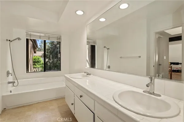 $949,000 | 33 Northwoods Lane, La Crescenta, CA 91214