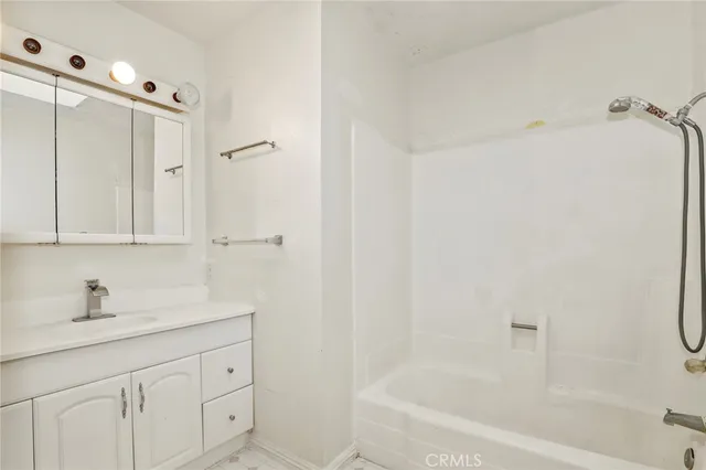 $989,000 | 33 Northwoods Lane, La Crescenta, CA 91214