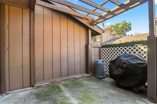 $989,000 | 33 Northwoods Lane, La Crescenta, CA 91214