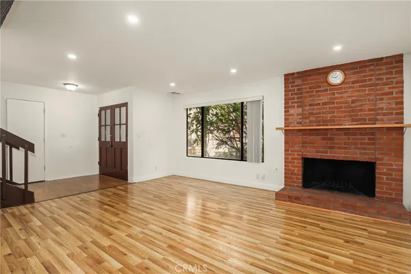 $949,000 | 33 Northwoods Lane, La Crescenta, CA 91214