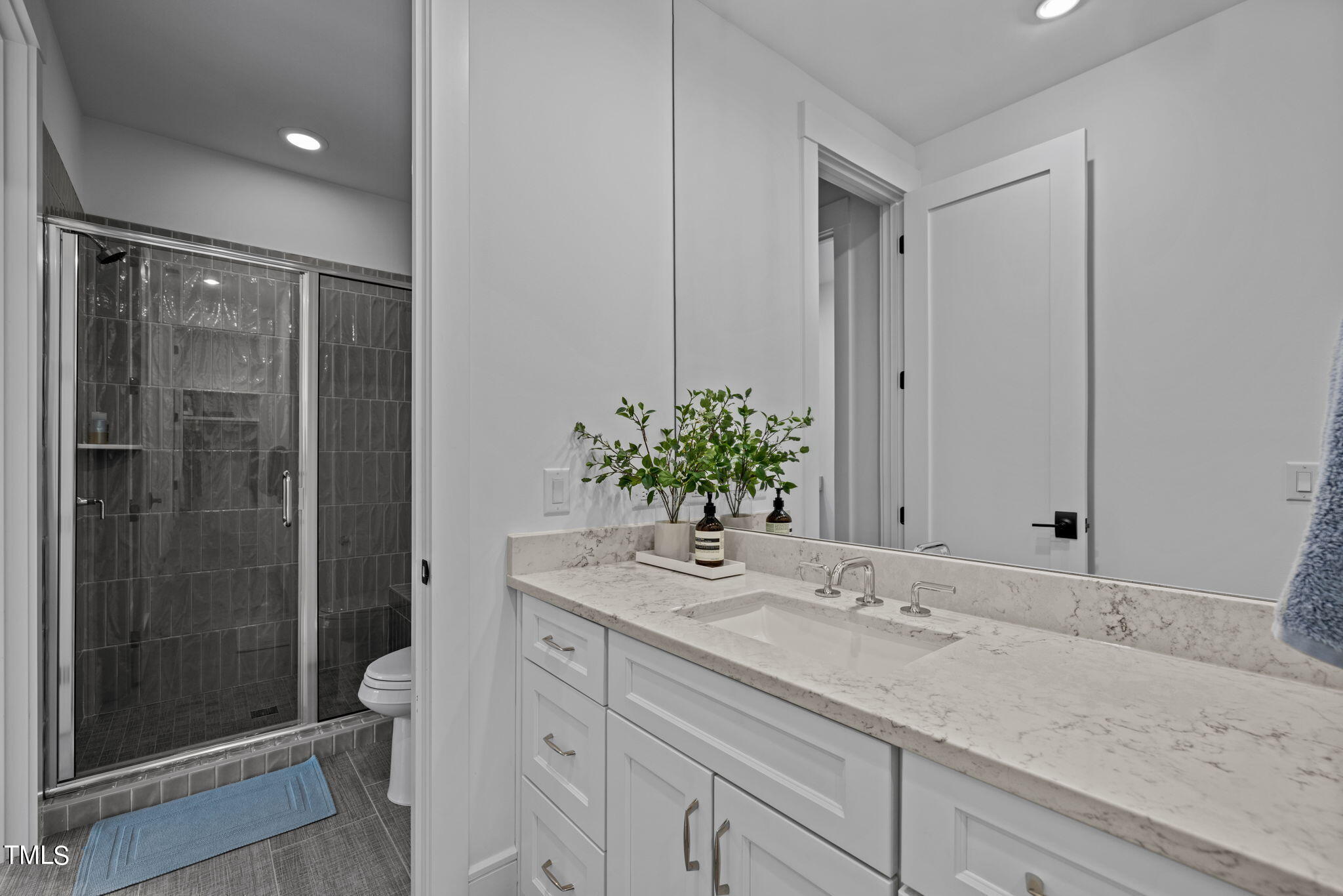 1234 Canterbury Road Raleigh, NC 27608 - Photo 30 of 51 Bedroom 3 En Suite
