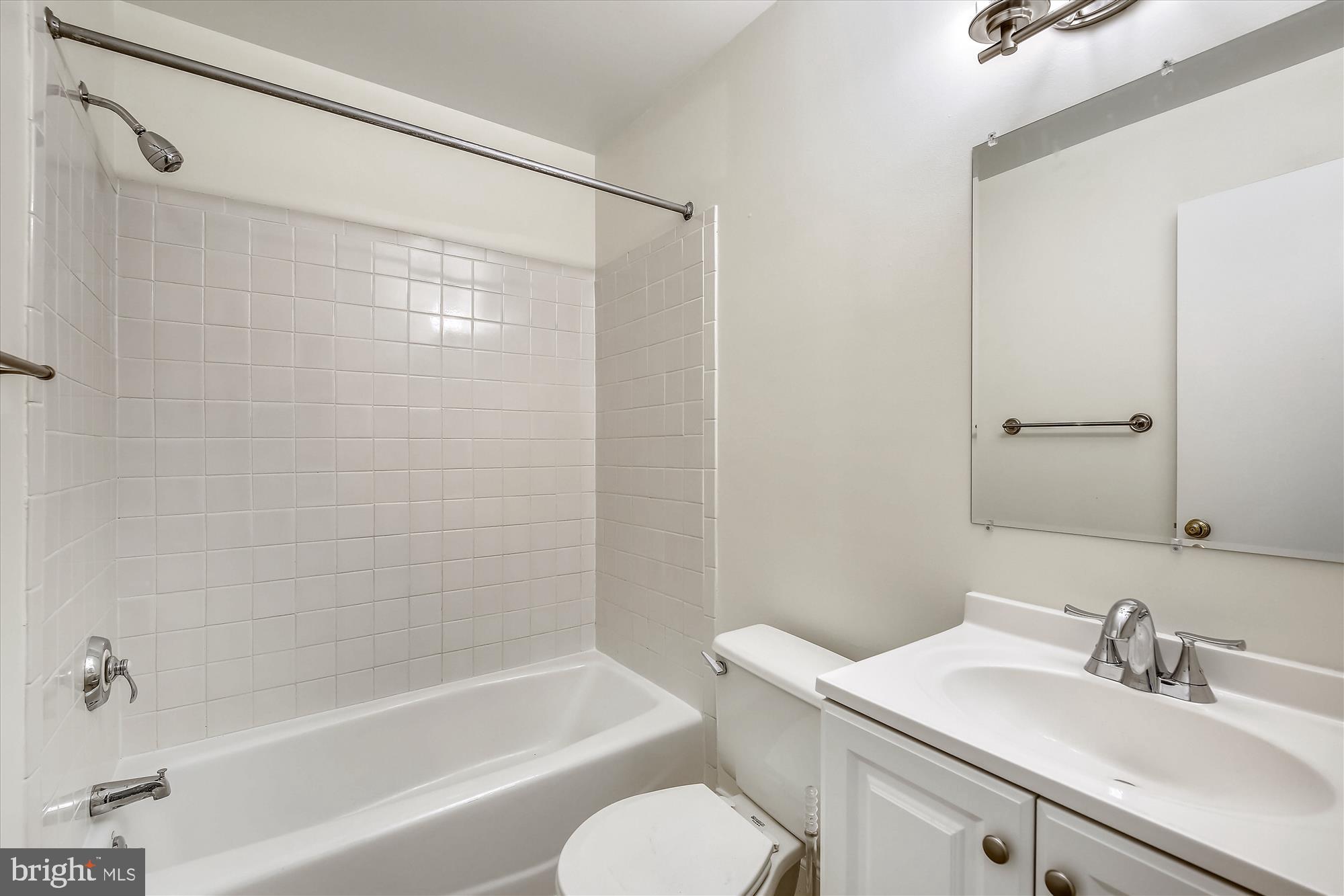 2935 Schoolhouse Circle Silver Spring, MD 20902 - Photo 12 of 31 Upstairs bath