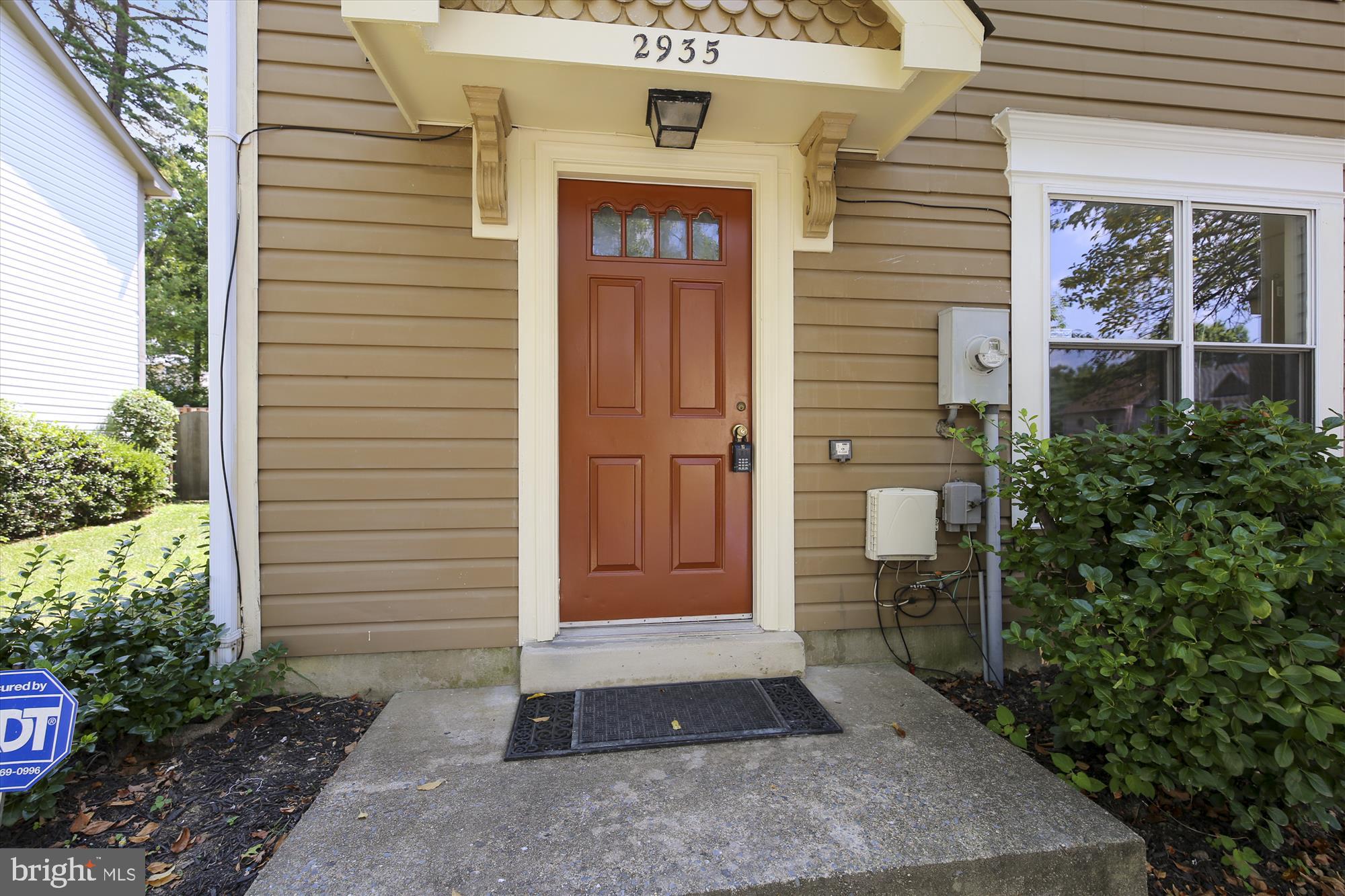 2935 Schoolhouse Circle Silver Spring, MD 20902 - Photo 19 of 31 Front door