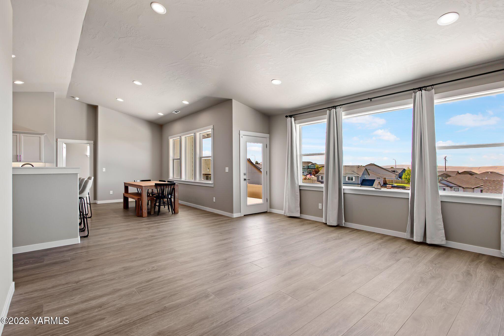 5406 Wildrye Loop Yakima, WA 98901 - Photo 19 of 33 Living Room