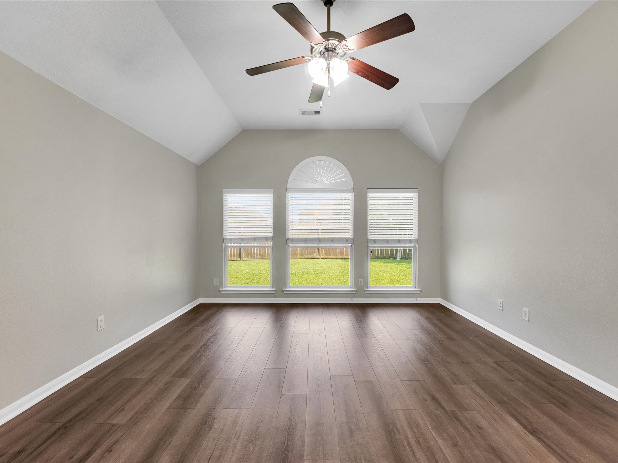 5122 Dripping Spring Avenue Baytown, TX 77523 - Photo 23 of 33 Genrously sized primary suite