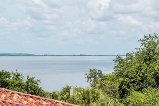 3507 Bayshore Boulevard, Unit 302 Tampa, FL 33629 - Photo 34 of 47 a view of a lake from a yard