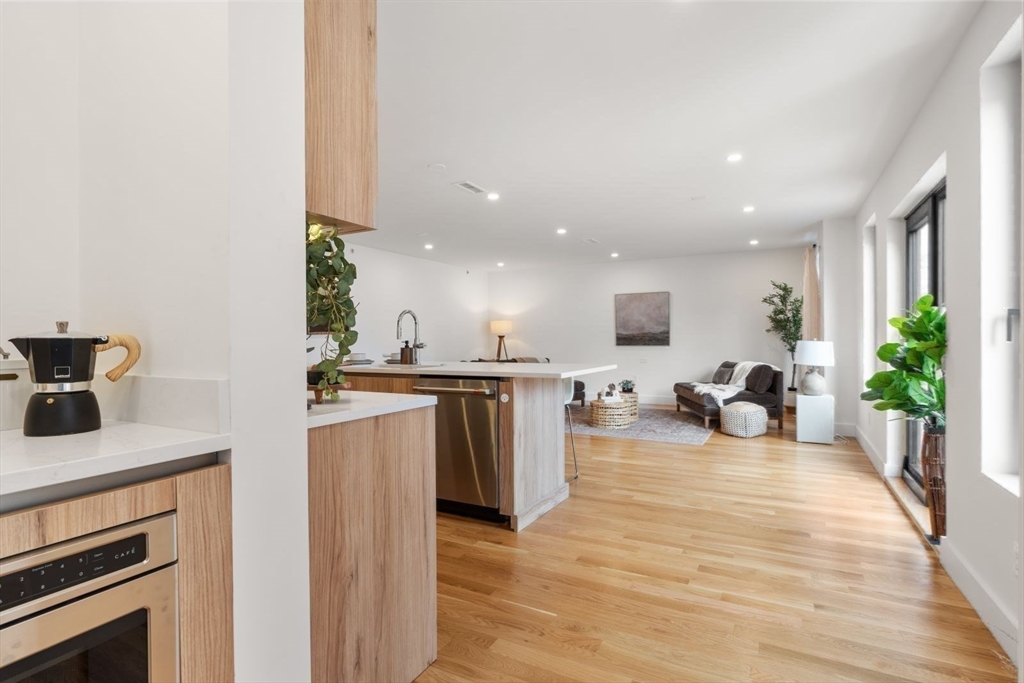 6 Gen Devine Way, Unit 1 Boston, MA 02127 - Photo 8 of 36