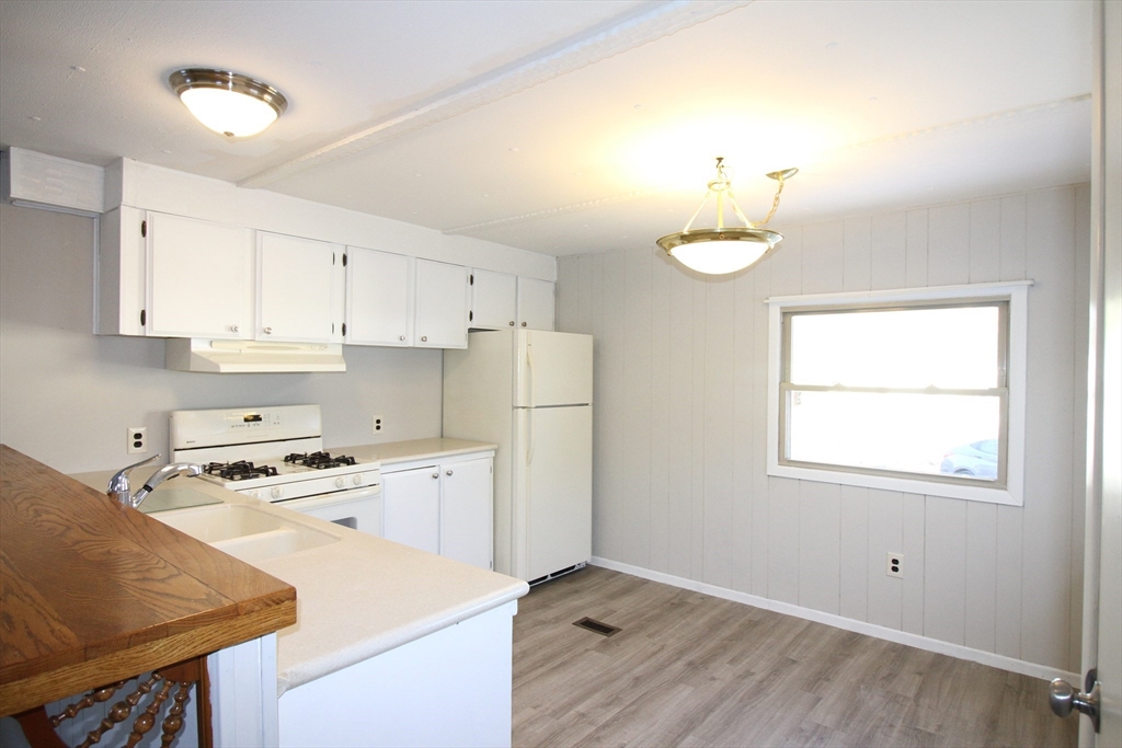 32 Mockingbird Drive Chicopee, MA 01020 - Photo 4 of 8