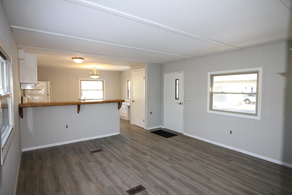 32 Mockingbird Drive Chicopee, MA 01020 - Photo 5 of 8