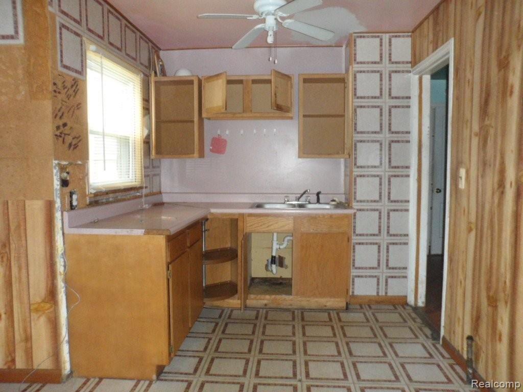 18525 Huntington Road Detroit, MI 48219 - Photo 3 of 11 SAM_3620.JPG