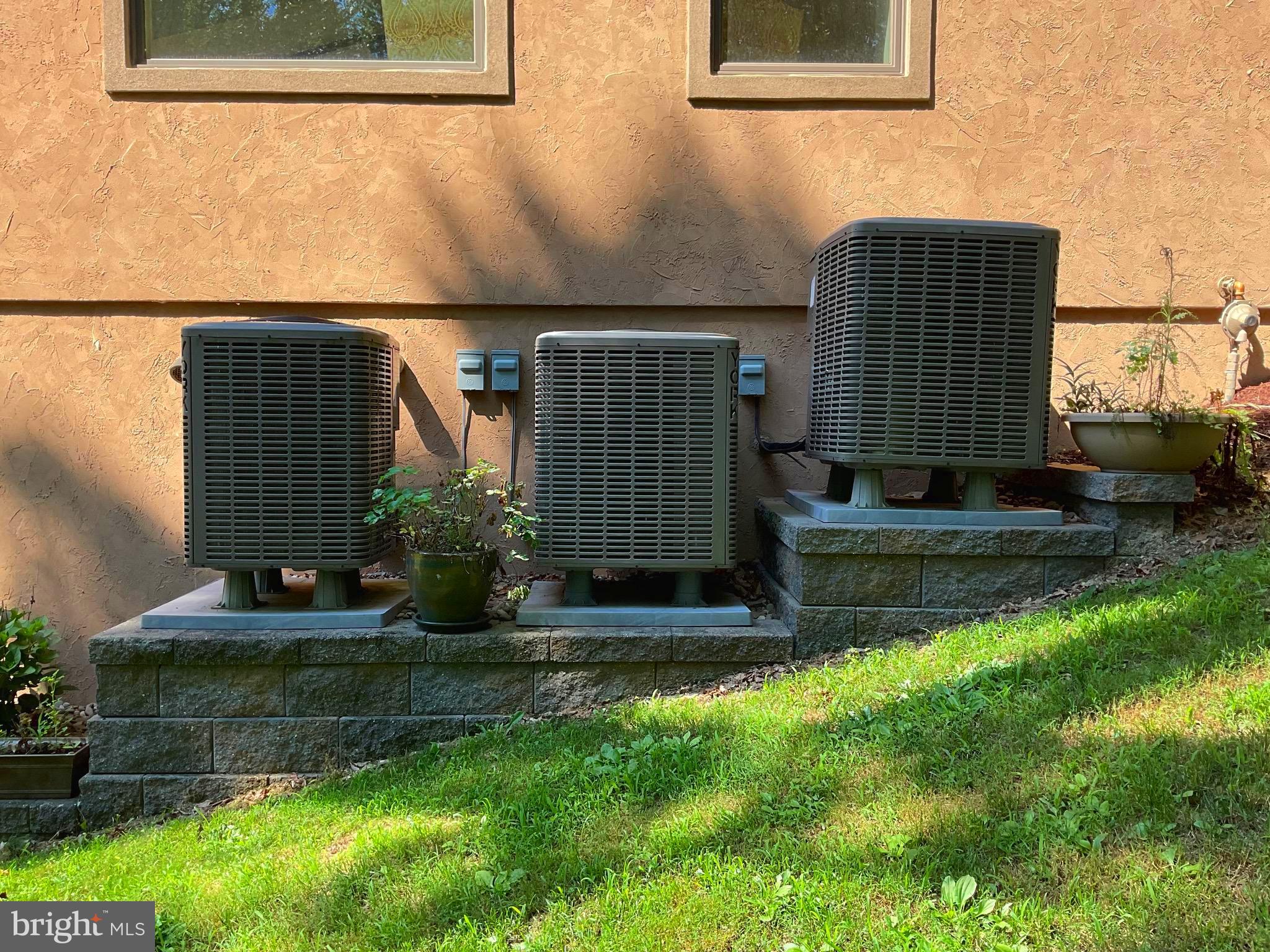 13200 Crossover Road Northeast Flintstone, MD 21530 - Photo 14 of 60 a view of backyard with potted plants and a bench
