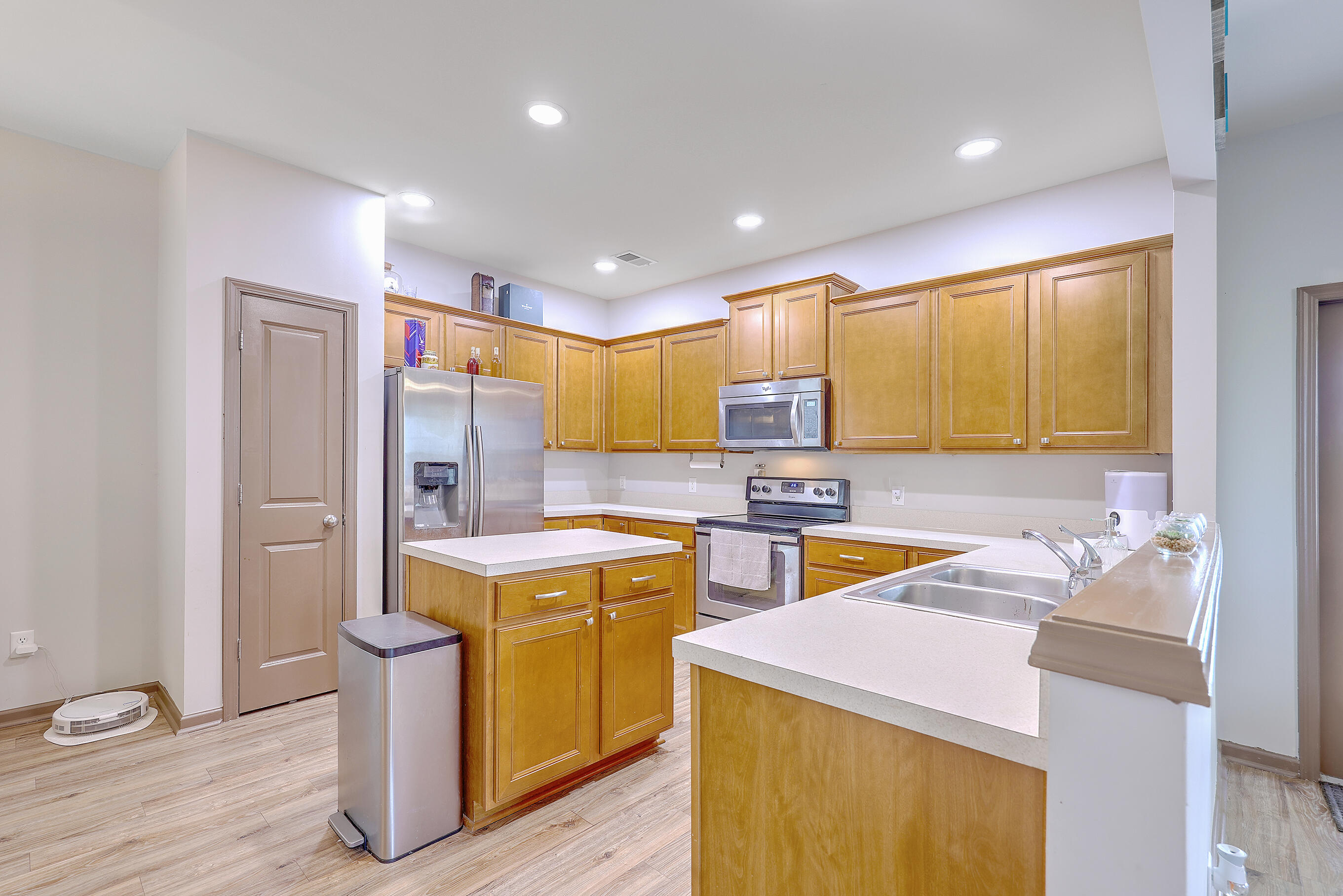 105 Brookhaven Road Summerville, SC 29486 - Photo 9 of 28 Kitchen w/ Island & Pantry