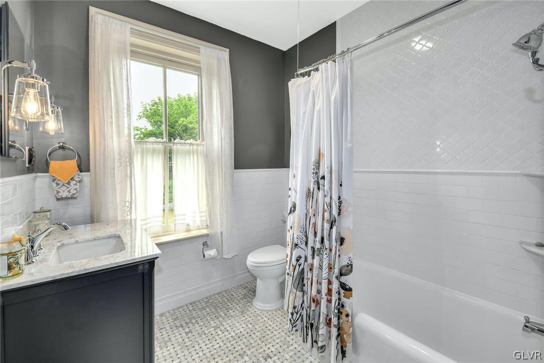 1976 Main Street Bethlehem, PA 18017 - Photo 21 of 44 Hall full bath