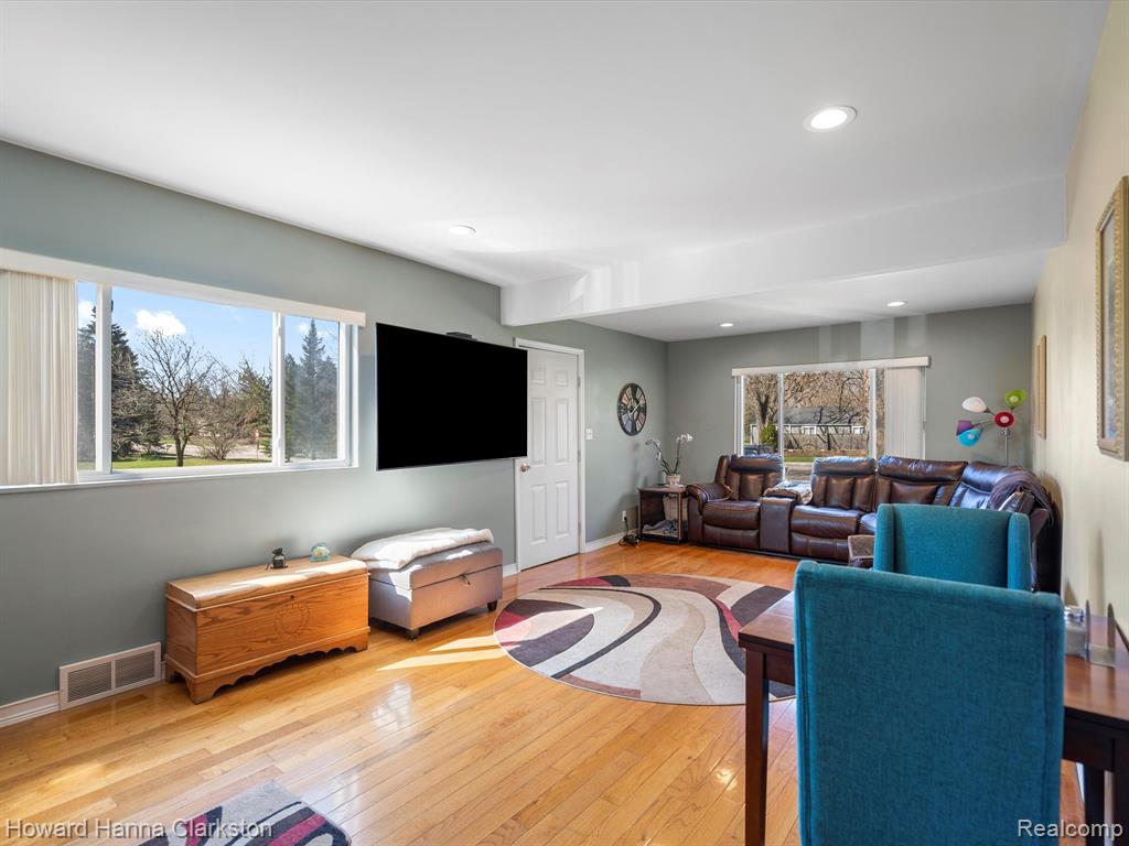 3087 South Adams Road Rochester Hills, MI 48309 - Photo 5 of 32