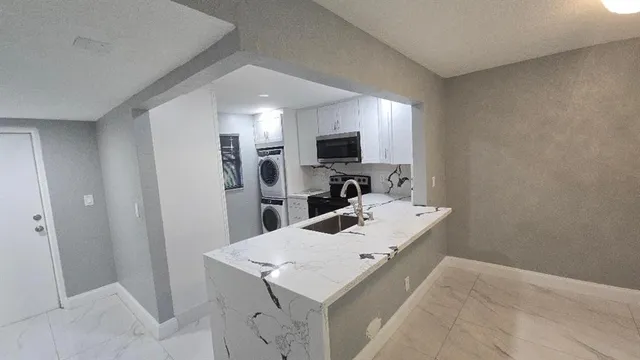 $2,300 | 3000 Riverside Drive, Unit 111, Coral Springs, FL 33065