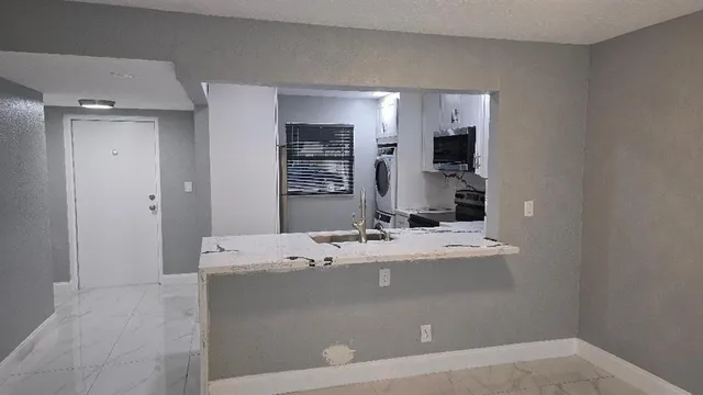 $2,300 | 3000 Riverside Drive, Unit 111, Coral Springs, FL 33065