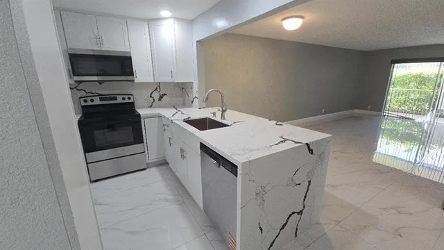 $2,300 | 3000 Riverside Drive, Unit 111, Coral Springs, FL 33065