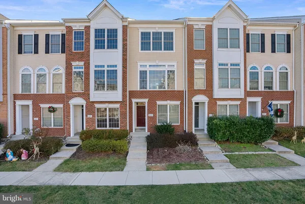 $595,000 | 42633 Homefront Terrace, Chantilly, VA 20152