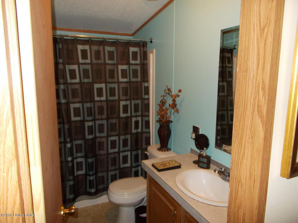 3867 Carlisle Road Carrollton, KY 41008 - Photo 13 of 17 bhh bath