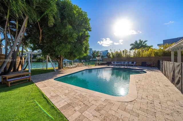 $12,000 | 840 South Shore Drive, Miami Beach, FL 33141