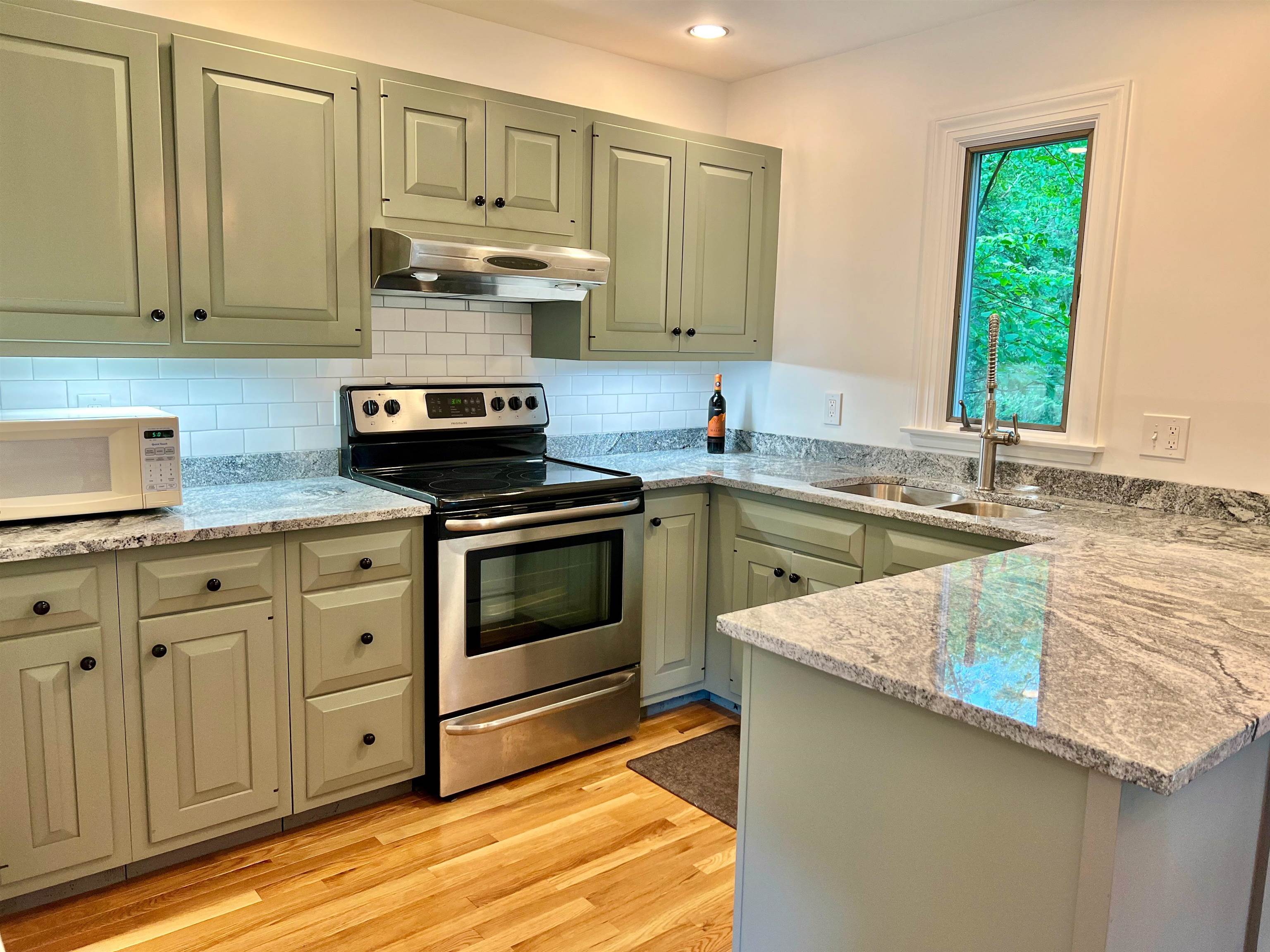 807 Murphys Road, Unit A Hartford, VT 05059 - Photo 4 of 20 Gallery Image 4