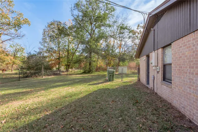 $1,100 | 39 Wire Road, Huntsville, TX 77320
