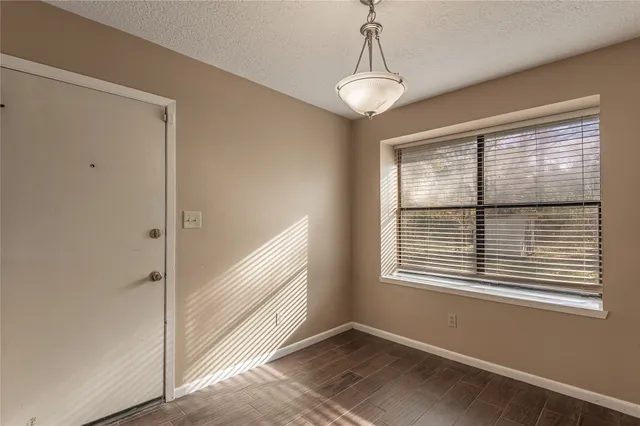 $1,100 | 39 Wire Road, Huntsville, TX 77320