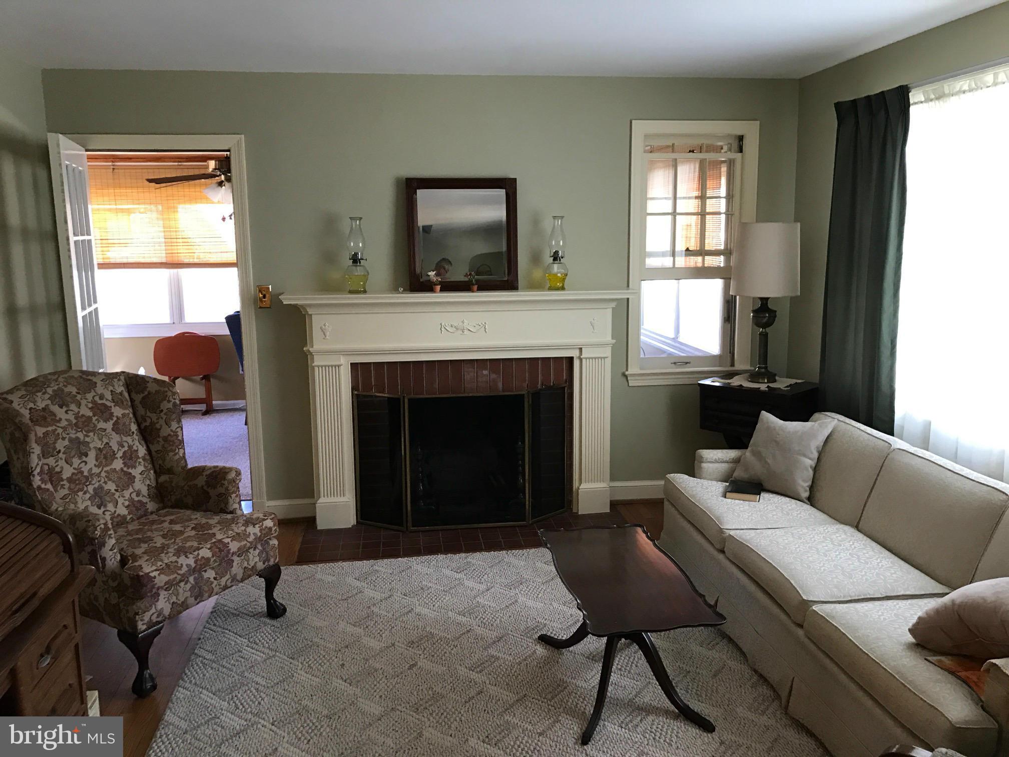 406 Hamilton Avenue Silver Spring, MD 20901 - Photo 3 of 13 Living Room