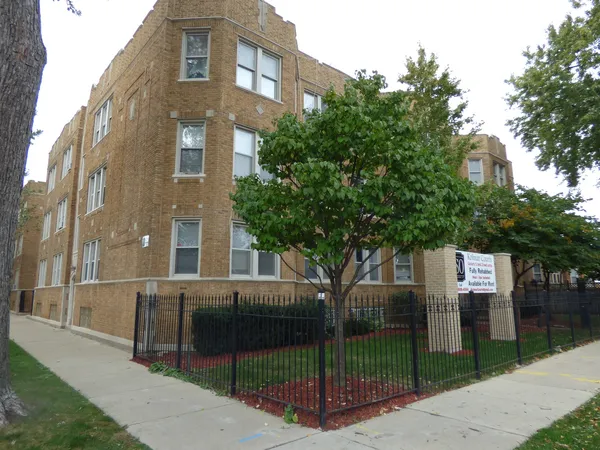 $1,565 | 4554 West George Street, Unit 1, Chicago, IL 60641