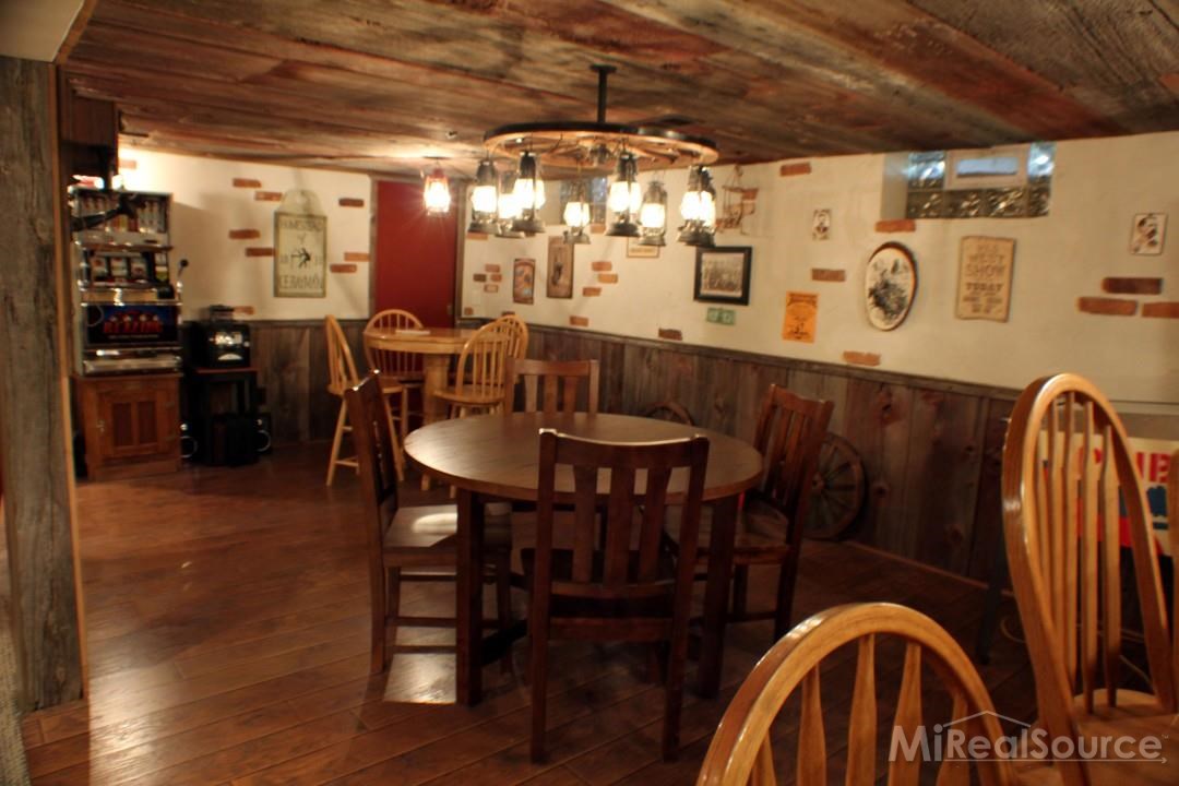 925 East Avon Road Rochester, MI 48307 - Photo 21 of 24 31189267-20.JPG