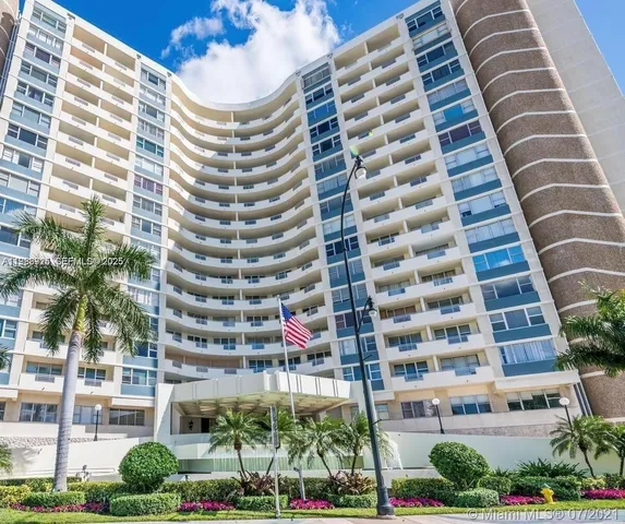 $3,870 | 3180 South Ocean Drive, Unit 706, Hallandale Beach, FL 33009