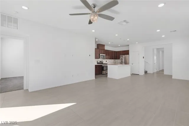 $2,100 | 2869 Sweeping Palm Road, North Las Vegas, NV 89086