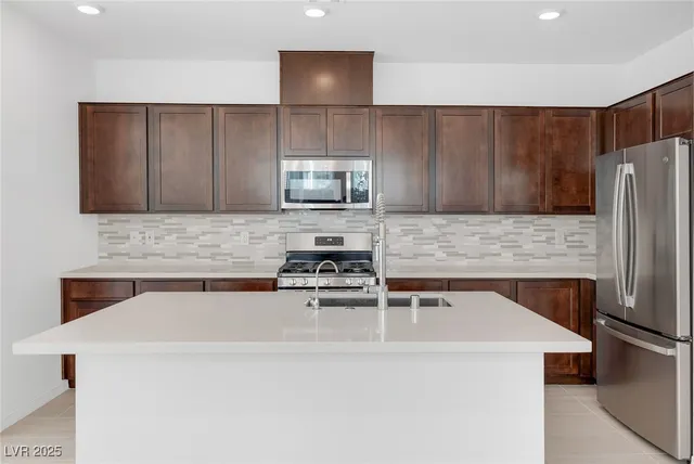 $2,100 | 2869 Sweeping Palm Road, North Las Vegas, NV 89086