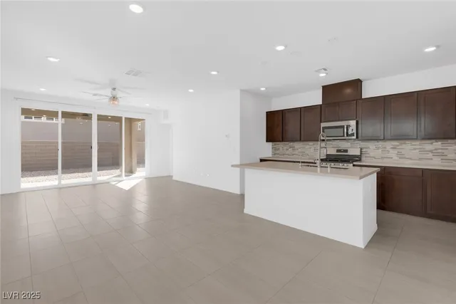 $2,100 | 2869 Sweeping Palm Road, North Las Vegas, NV 89086