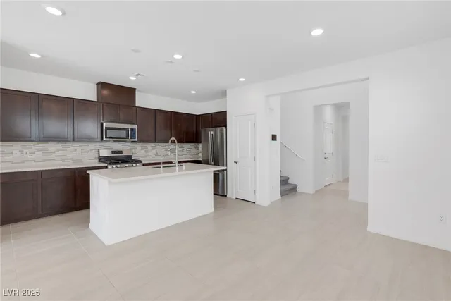 $2,100 | 2869 Sweeping Palm Road, North Las Vegas, NV 89086