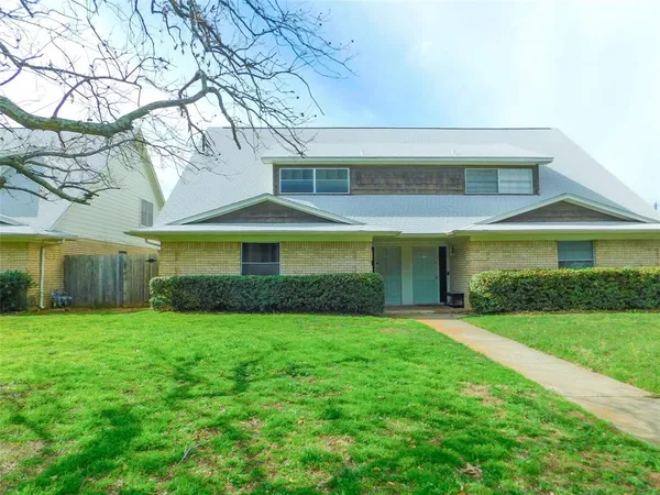$1,495 | 2408 Bernard Street, Denton, TX 76205