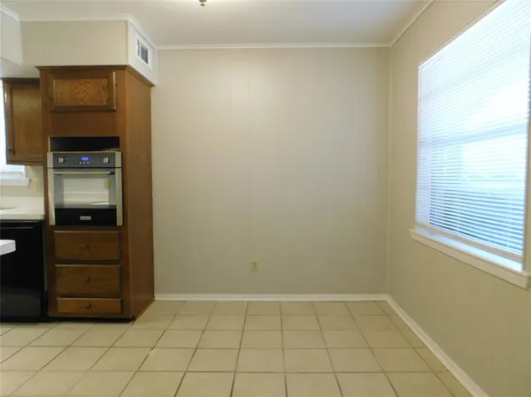 $1,495 | 2408 Bernard Street, Denton, TX 76205