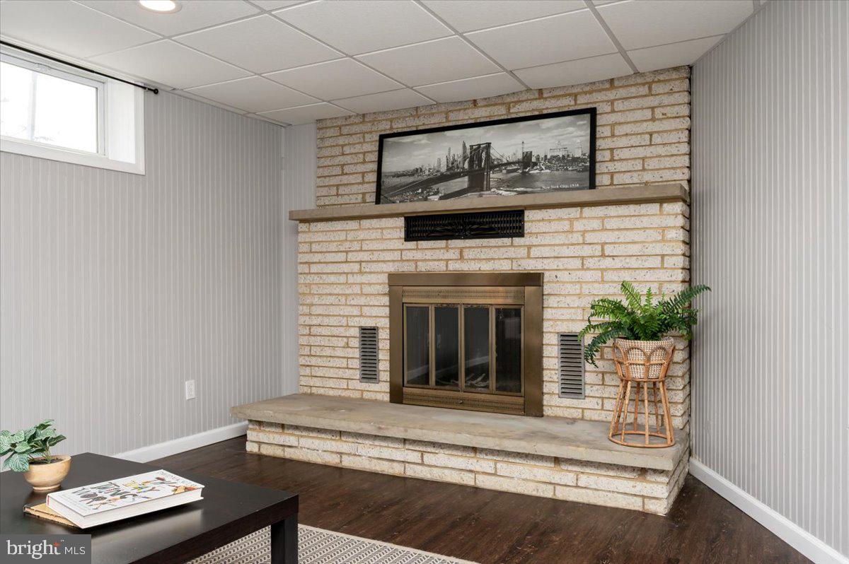 330 Londontown Road Edgewater, MD 21037 - Photo 41 of 61 a living room with furniture and a fireplace