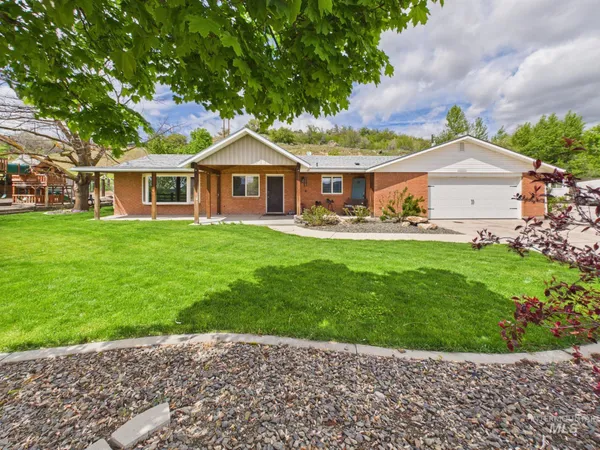 $712,000 | 2772 East Black Canyon Highway, Emmett, ID 83617