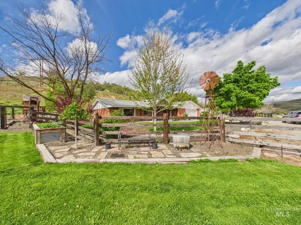 $712,000 | 2772 East Black Canyon Highway, Emmett, ID 83617