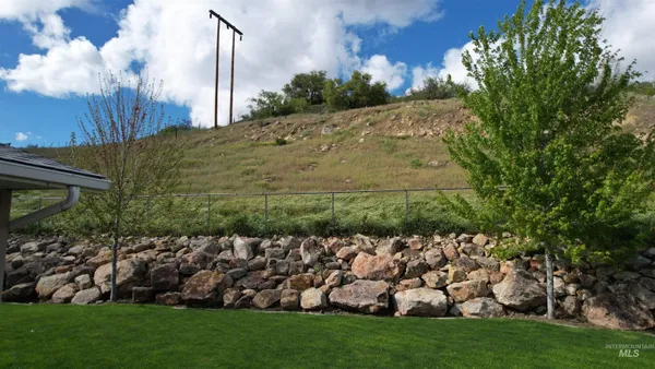 $712,000 | 2772 East Black Canyon Highway, Emmett, ID 83617