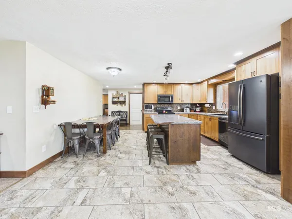 $712,000 | 2772 East Black Canyon Highway, Emmett, ID 83617