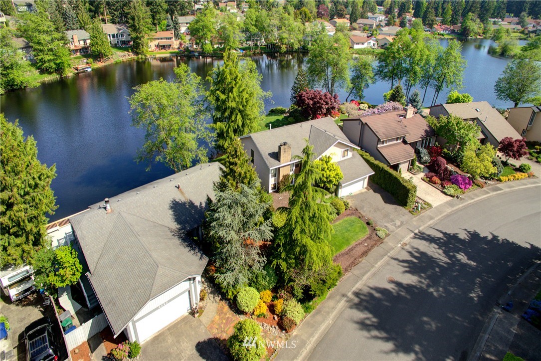 4222 Southwest 325th Street Federal Way, WA 98023 - Photo 2 of 25