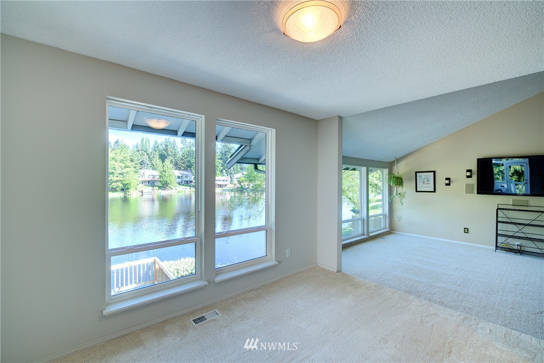 4222 Southwest 325th Street Federal Way, WA 98023 - Photo 11 of 25