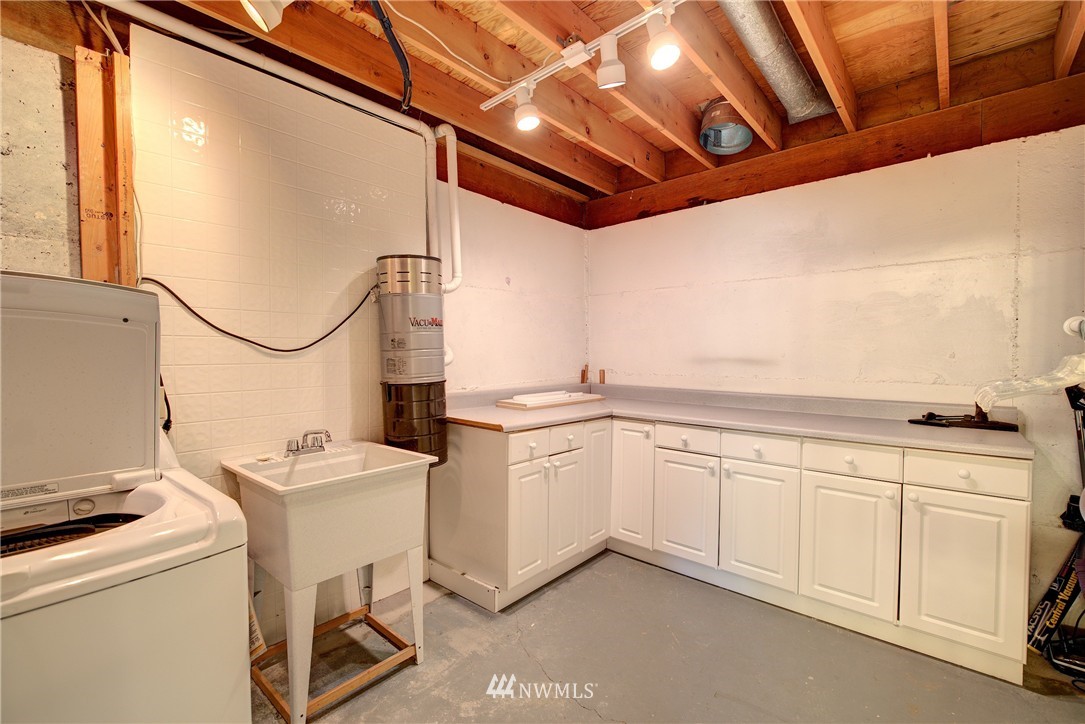 4222 Southwest 325th Street Federal Way, WA 98023 - Photo 16 of 25