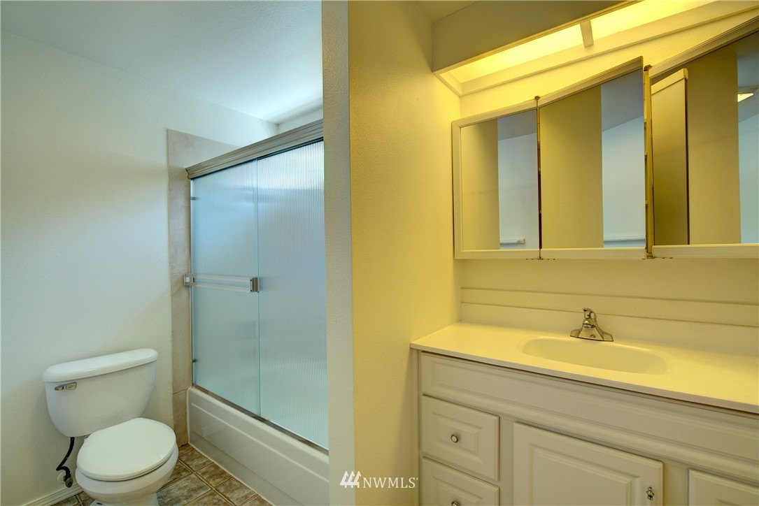 4222 Southwest 325th Street Federal Way, WA 98023 - Photo 22 of 25