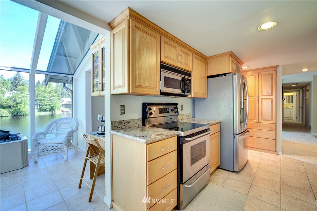 4222 Southwest 325th Street Federal Way, WA 98023 - Photo 8 of 25