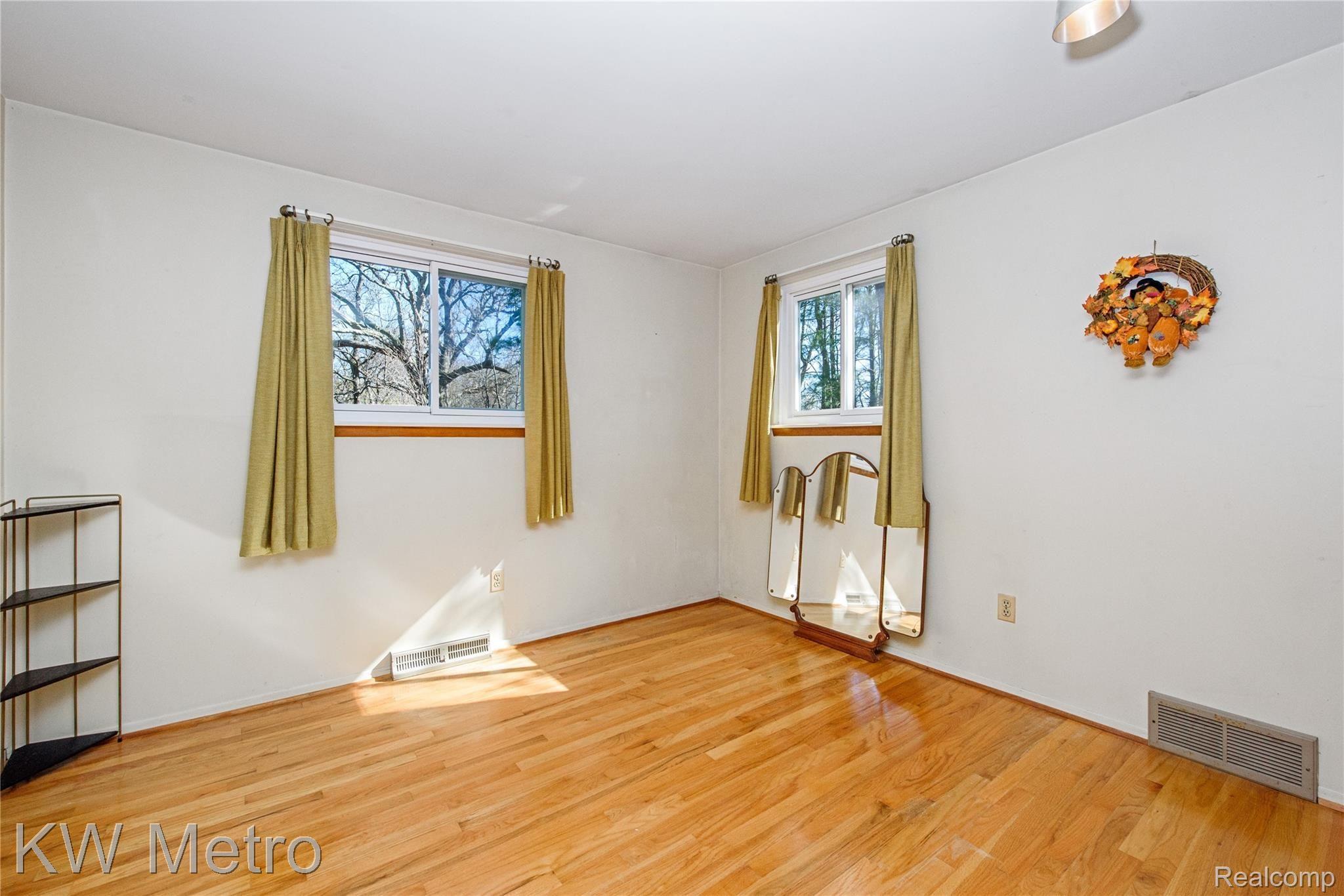 5000 Commerce Road West Bloomfield, MI 48324 - Photo 10 of 20 DSC_4573.jpg