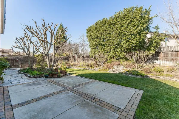 $700,000 | 3725 Everglade Avenue, Clovis, CA 93619