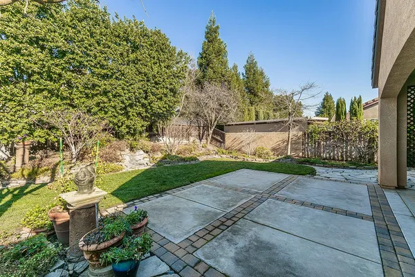 $700,000 | 3725 Everglade Avenue, Clovis, CA 93619